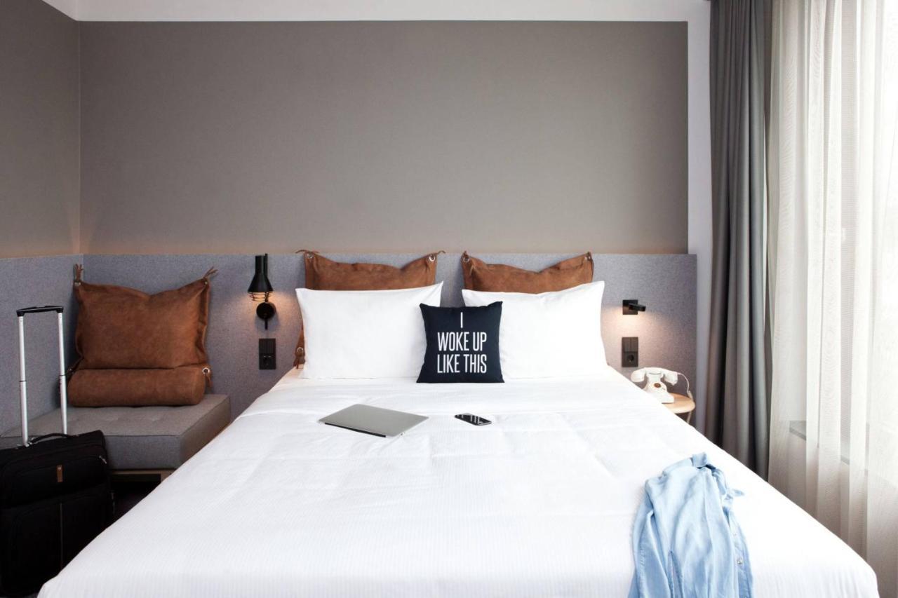 Camera Moxy con 1 Letto Queen-Size e Vista Entroterra